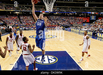 Mar. 12, 2011 - Atlanta, GA, USA - Kentucky Wildcats avant Josh Harrellson (55) suis allé à deux de ses 14 points dans le Kentucky a battu Alabama 72-58 le Samedi, Mars 12, 2011, à Atlanta, GA. Photo par Mark Cornelison | Personnel. (Crédit Image : © Lexington Herald-Leader/ZUMAPRESS.com) Banque D'Images