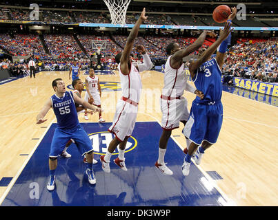 Mar. 12, 2011 - Atlanta, GA, USA - Kentucky Wildcats avant Terrence Jones (3) s'est engagé sur une unité au panier comme New York a battu Alabama 72-58 le Samedi, Mars 12, 2011, à Atlanta, GA. Photo par Mark Cornelison | Personnel. (Crédit Image : © Lexington Herald-Leader/ZUMAPRESS.com) Banque D'Images