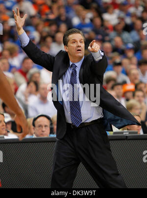 Mar. 12, 2011 - Atlanta, GA, USA - California coach John Calipari a travaillé son équipe comme le Kentucky a battu Alabama 72-58 le Samedi, Mars 12, 2011, à Atlanta, GA. Photo par Mark Cornelison | Personnel. (Crédit Image : © Lexington Herald-Leader/ZUMAPRESS.com) Banque D'Images