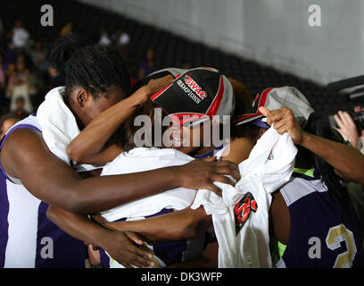 12 mars 2011 - Garland, Texas, United States of America - Prairie View A & M Lady Panthers gagner le tournoi DU CLUB Championnat match entre la Prairie View A & M Lady Panthers et l'Université australe Jaguars au centre d'événements spéciaux à Garland, au Texas. Vue des prairies du sud de défaites 48 à 44. (Crédit Image : © Dan Wozniak/ZUMAPRESS.com) Southcreek/mondial Banque D'Images