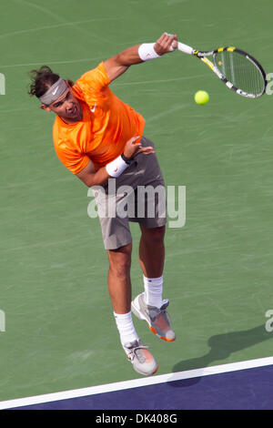 Mar. 14, 2011 - Indian Wells, Californie, États-Unis - Rafael Nadal (ESP) en action au cours de la troisième série de match du BNP Paribas Open 2011 tenue à l'Indian Wells Tennis Garden à Indian Wells, en Californie. Nadal a gagné avec un score de 6-3, 6-1 (Image Crédit : © Gerry Maceda/ZUMAPRESS.com) Southcreek/mondial Banque D'Images