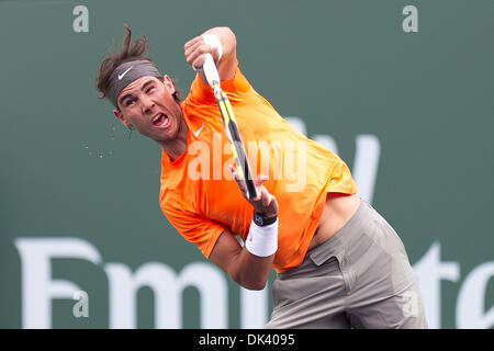 Mar. 14, 2011 - Indian Wells, Californie, États-Unis - Rafael Nadal (ESP) en action au cours de la troisième série de match du BNP Paribas Open 2011 tenue à l'Indian Wells Tennis Garden à Indian Wells, en Californie. Nadal a gagné avec un score de 6-3, 6-1 (Image Crédit : © Gerry Maceda/ZUMAPRESS.com) Southcreek/mondial Banque D'Images