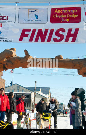 Mar 15, 2011 - Nome, Alaska, USA - HANS GOTT arrive à Nome de revendiquer la 3ème place en 2011, l'Alaska Iditarod (Image Crédit : © Ron Levy/ZUMAPRESS.com) Banque D'Images