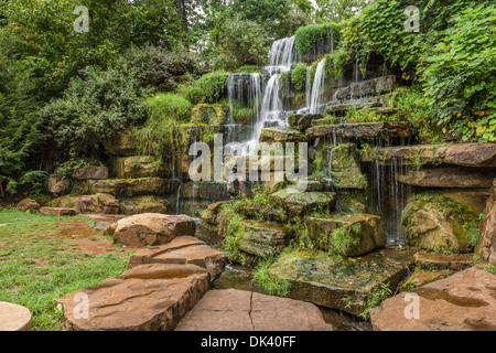 Chutes d'eau froide, le plus grand cascade en pierre naturelle, au printemps dans le parc, en Alabama à Tuscumbia Banque D'Images