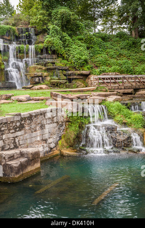 Chutes d'eau froide, le plus grand cascade en pierre naturelle, au printemps dans le parc, en Alabama à Tuscumbia Banque D'Images