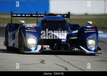 Mar 17, 2011 - Sebring, Floride, États-Unis -pilote Peugeot Franck MONTAGNY, de la France, au cours de la pratique pour les 12 heures de Sebring, en Floride. Sebringin (Crédit Image : © Rainier Ehrhardt/ZUMApress.com) Banque D'Images