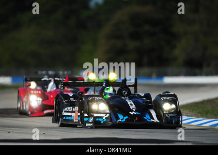 Mar 17, 2011 - Sebring, Floride, États-Unis -pilote Acura Highcroft MARINO FRANCHITTI, de l'Écosse, au cours de la pratique pour les 12 heures de Sebring, en Floride. Sebringin (Crédit Image : © Rainier Ehrhardt/ZUMApress.com) Banque D'Images