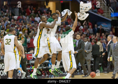 18 mars 2011 - Cleveland, Ohio, États-Unis - George Mason célèbrent leurs joueurs venus d'derrière la victoire sur Villanova. Le George Mason Patriots défait les Wildcats de Villanova 61-57 au Quicken Loans Arena de Cleveland, Ohio. (Crédit Image : © Frank Jansky/global/ZUMAPRESS.com) Southcreek Banque D'Images