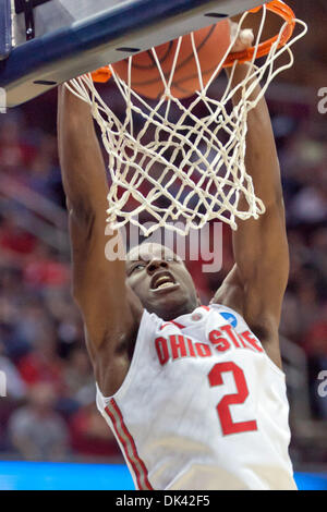 18 mars 2011 - Cleveland, Ohio, États-Unis - Ohio State guard JORDAN SIBERT (2) avec un slam dunk durant la seconde moitié contre Texas-San Antonio. L'Ohio State Buckeyes défait les Texas-San Antonio 75-46 Roadrunners à Quicken Loans Arena. (Crédit Image : © Frank Jansky/global/ZUMAPRESS.com) Southcreek Banque D'Images