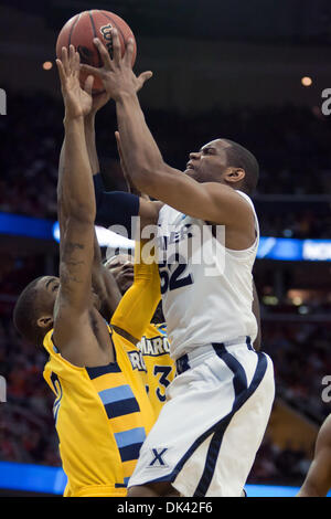 18 mars 2011 - Cleveland, Ohio, États-Unis - Xavier guard TU HOLLOWAY (52) disques durs au panier au cours du premier semestre contre Marquette. La marquette Golden Eagles mènent l'Xavier Mousquetaires 33-20 à la moitié au Quicken Loans Arena de Cleveland, Ohio. (Crédit Image : © Frank Jansky/global/ZUMAPRESS.com) Southcreek Banque D'Images