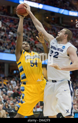 18 mars 2011 - Cleveland, Ohio, États-Unis - Marquette avant Davante Gardner (54) a son tir bloqué par Xavier Kenny Frease centre (32) au cours de la seconde moitié. La marquette Golden Eagles défait les mousquetaires Xavier 66-55 au Quicken Loans Arena de Cleveland, Ohio. (Crédit Image : © Frank Jansky/global/ZUMAPRESS.com) Southcreek Banque D'Images