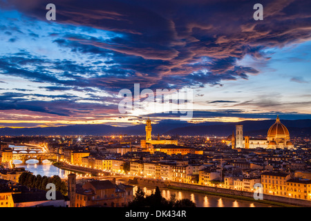 Coucher de soleil sur la rivière Arno et renaissance de Florence, Toscane, Italie Banque D'Images