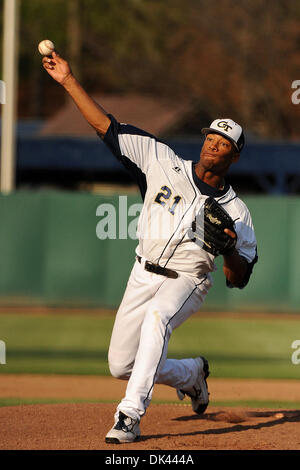 Mar. 19, 2011 - Atlanta, Géorgie, États-Unis - Georgia Tech pitcher DeAndre Fonderie (21) dans un match contre l'Etat de Caroline du Nord à Russ Chandler Stadium à Atlanta en Géorgie. Georgia Tech gagne 12 - 0 (Crédit Image : © Marty Bingham/global/ZUMAPRESS.com) Southcreek Banque D'Images