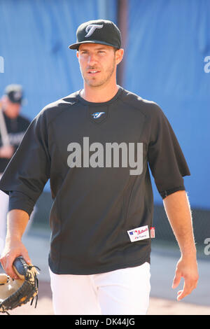 20 mars 2011 - Dunedin, Floride, États-Unis - Toronto Blue Jays catcher J.P. Arencibia (9) avant un match d'entraînement de printemps de la Ligue des pamplemousses à l'échange automatique de Floride Stadium. (Crédit Image : © Luke Johnson/ZUMApress.com) Southcreek/mondial Banque D'Images