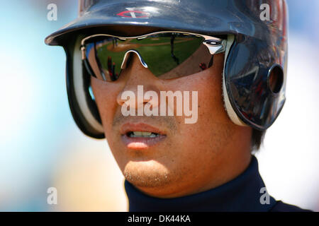 20 mars 2011 - Dunedin, Floride, États-Unis - le deuxième but des Twins de Minnesota Tsuyoshi Nishioka (1) lors d'un match d'entraînement de printemps de la Ligue des pamplemousses au stade d'échange automatique de la Floride. (Crédit Image : © Luke Johnson/ZUMApress.com) Southcreek/mondial Banque D'Images