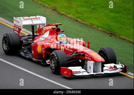 25 mars 2011 - Melbourne, Victoria, Australie - Fernando Alonso (Espagne) conduisant la voiture Scuderia Ferrari Marlboro (5) au cours de la pratique de l'une session 2011 La formule un Grand Prix d'Australie à l'Albert Park Circuit, Melbourne, Australie. (Crédit Image : © basse Sydney/global/ZUMAPRESS.com) Southcreek Banque D'Images