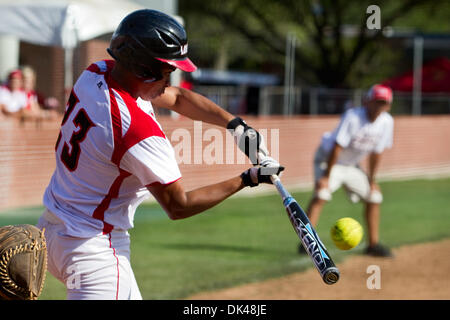 Mar. 26, 2011 - Lafayette, Louisiane, États-Unis - 26 mars 2011 ; à Troy ; Louisiana-Lafayette Louisiana-Lafayette outfielder Brianna Cherry (23) frappe un triple ; La Ragin Cajuns a gagné le match 8-0 (Image Crédit : © John Korduner/ZUMAPRESS.com) Southcreek/mondial Banque D'Images