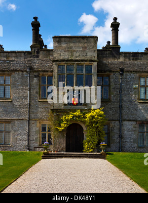 L'extérieur de l'hôtel de Tissington un début 17ème siècle manoir jacobéen dans village Tissington près de Ashbourne Derbyshire UK Banque D'Images