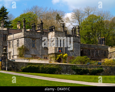 L'extérieur de l'hôtel de Tissington un début 17ème siècle manoir jacobéen dans village Tissington près de Ashbourne Derbyshire UK Banque D'Images