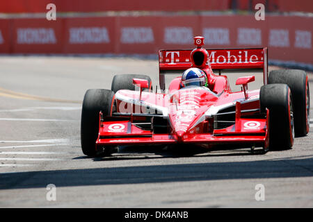 27 mars 2011 - St.Petersburg, Floride, États-Unis - IZOD IndyCar Dario Franchitti pilote de Target Chip Ganassi Racing (10) au cours de la Honda Grand Prix de Saint-Pétersbourg. (Crédit Image : © Luke Johnson/ZUMApress.com) Southcreek/mondial Banque D'Images