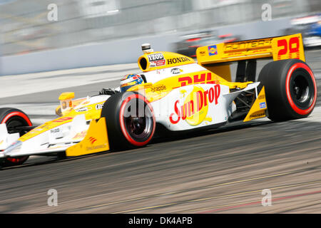 27 mars 2011 - St.Petersburg, Floride, États-Unis - IZOD IndyCar Ryan Hunter-Reay conducteur d'Andretti Autosport (28) tours tour # 1 au cours de la Grand Prix Honda de Saint-Pétersbourg. (Crédit Image : © Luke Johnson/ZUMApress.com) Southcreek/mondial Banque D'Images