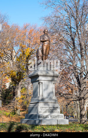 Statue de Daniel Webster dans Central Park, New York, Etats-Unis, à l'automne. Banque D'Images
