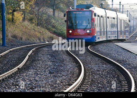 Voie de tramway SUPER SHEFFIELD À MIDLAND STATION PARK HILL APPARTEMENTS SHEFFIELD SOUTH YORKSHIRE ANGLETERRE Banque D'Images