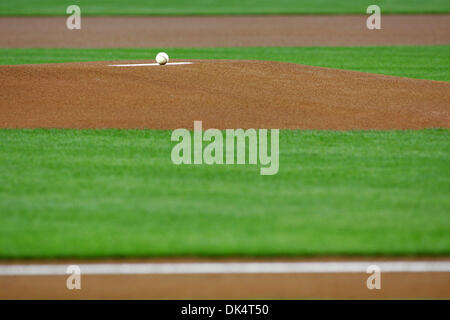 12 avril 2011 - Phoenix, Arizona, États-Unis - un siège au baseball pitchers mound avant le début du jeu entre les Diamondbacks de l'Arizona et les à Chase Field à Phoenix, Arizona. (Crédit Image : © inférieur gène/global/ZUMAPRESS.com) Southcreek Banque D'Images