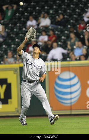 14 avril 2011 - Houston, Texas, États-Unis - San Diego Padres Outfielder s Venable (25) rend le saisir sur ce ballon. Les Astros de Houston battre les San Diego Padres 1-0 au Minute Maid Park de Houston, TX. (Crédit Image : © Luis Leyva/ZUMAPRESS.com) Southcreek/mondial Banque D'Images