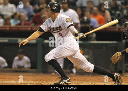 14 avril 2011 - Houston, Texas, États-Unis - le voltigeur des Houston Astros Hunter pence (9) batting dans la 6e manche. Les Astros de Houston battre les San Diego Padres 1-0 au Minute Maid Park de Houston, TX. (Crédit Image : © Luis Leyva/ZUMAPRESS.com) Southcreek/mondial Banque D'Images