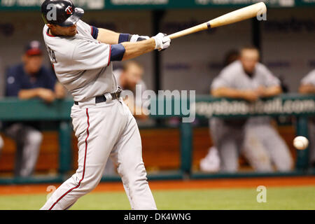 14 avril 2011 - St.Petersburg, Floride, États-Unis - Minnesota Twins catcher a appelé Butera (41) au bâton lors de la comparaison entre les Rays de Tampa Bay et les Twins du Minnesota au Tropicana Field. Les Jumeaux mènent 3-2 en manches supplémentaires. (Crédit Image : © Luke Johnson/ZUMApress.com) Southcreek/mondial Banque D'Images
