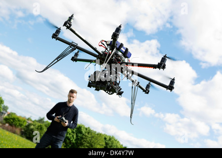 Vol en hélicoptère drone technicien Park Banque D'Images