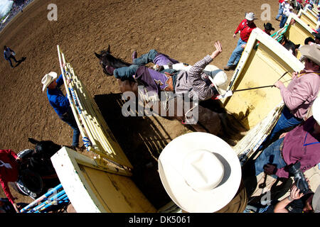 16 avril 2011 - Red Bluff, Californie, États-Unis - Brian Bain de Culver, soit 32 au 2011 Red Bluff Round-Up au District de Tehama Fairgrounds à Red Bluff, CA. (Crédit Image : © Matt Cohen/ZUMAPRESS.com) Southcreek/mondial Banque D'Images