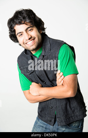 Smiling young Indian man with arms crossed Banque D'Images