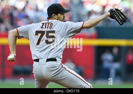 16 avril 2011 - Phoenix, Arizona, États-Unis - le lanceur des Giants de San Francisco BARRY ZITO (75) jette une hauteur en première manche d'un match contre les Diamondbacks de l'Arizona. Les Géants défait les Diamondbacks 5-3 dans le deuxième d'une série de jeux de trois à Chase Field. (Crédit Image : © Chris Pondy/global/ZUMAPRESS.com) Southcreek Banque D'Images