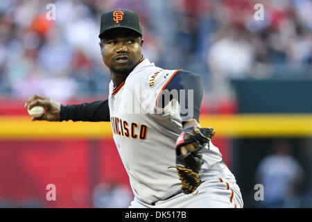 16 avril 2011 - Phoenix, Arizona, États-Unis - le releveur des Giants de San Francisco Guillermo Mota (59) lance un pas après l'entrée en le match contre les Diamondbacks de l'Arizona. Les Géants défait les Diamondbacks 5-3 dans le deuxième d'une série de jeux de trois à Chase Field. (Crédit Image : © Chris Pondy/global/ZUMAPRESS.com) Southcreek Banque D'Images