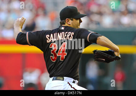 16 avril 2011 - Phoenix, Arizona, États-Unis - le lanceur partant des Arizona Diamondbacks Ryan Saunders (34) offre au cours de la première manche d'un match contre les Giants de San Francisco. Les Géants défait les Diamondbacks 5-3 dans le deuxième d'une série de jeux de trois à Chase Field. (Crédit Image : © Chris Pondy/global/ZUMAPRESS.com) Southcreek Banque D'Images