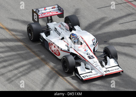 17 avril 2011 - Long Beach, Californie, États-Unis - Paul Tracy conducteur de la # 8 Dragon Racing Ralphs Dallara Honda lors de la course IndyCar Series 37e assemblée annuelle du Grand Prix de Toyota de Long Beach. (Crédit Image : © Brandon Parry/global/ZUMAPRESS.com) Southcreek Banque D'Images