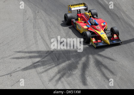 17 avril 2011 - Long Beach, Californie, États-Unis - Sebastian Saavedra conducteur de la # 34 Conquest Racing Dallara Honda lors de la course IndyCar Series 37e assemblée annuelle du Grand Prix de Toyota de Long Beach. (Crédit Image : © Brandon Parry/global/ZUMAPRESS.com) Southcreek Banque D'Images