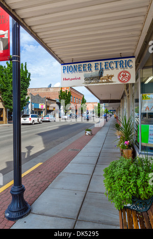 Magasins sur East Second Street dans le centre-ville de The Dalles, Oregon, USA Banque D'Images