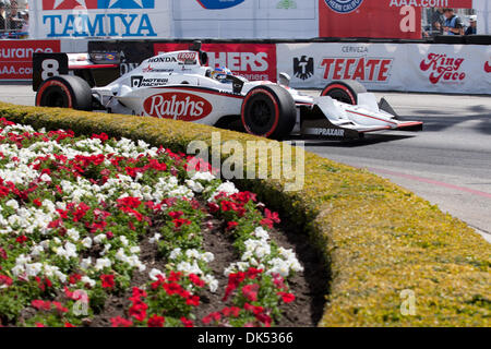 17 avril 2011 - Long Beach, Californie, États-Unis - Paul Tracy conducteur de la # 8 Dragon Racing Ralphs Dallara Honda lors de la course IndyCar Series 37e assemblée annuelle du Grand Prix de Toyota de Long Beach. (Crédit Image : © Brandon Parry/global/ZUMAPRESS.com) Southcreek Banque D'Images