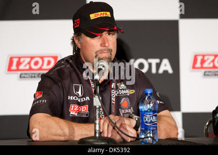 17 avril 2011 - Long Beach, Californie, États-Unis - Michael Andretti répond à des questions au cours de la conférence de presse après la course de la série IndyCar 37e assemblée annuelle du Grand Prix de Toyota de Long Beach. (Crédit Image : © Brandon Parry/global/ZUMAPRESS.com) Southcreek Banque D'Images