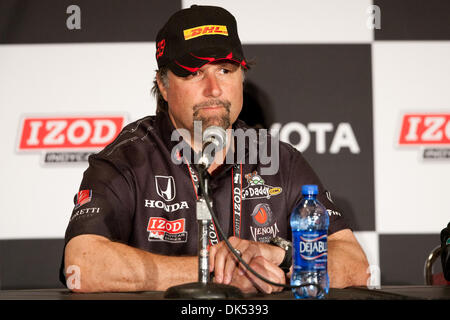 17 avril 2011 - Long Beach, Californie, États-Unis - Michael Andretti répond à des questions au cours de la conférence de presse après la course de la série IndyCar 37e assemblée annuelle du Grand Prix de Toyota de Long Beach. (Crédit Image : © Brandon Parry/global/ZUMAPRESS.com) Southcreek Banque D'Images