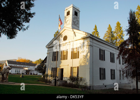 Palais de justice du comté de Mariposa dans la ville minière de Mariposa, en Californie, aux portes du Parc National de Yosemite Banque D'Images