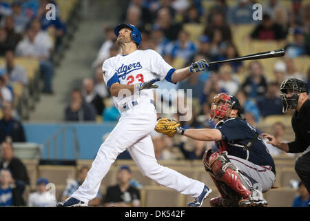 Avril 19, 2011 - Los Angeles, Californie, États-Unis - Los Angeles Dodgers de troisième but Casey Blake # 23 apparaît au cours de la partie de baseball de ligue majeure entre les Braves d'Atlanta et Les Dodgers de Los Angeles au Dodger Stadium. Les Braves a ensuite battu les Dodgers avec un score final de 10-1. (Crédit Image : © Brandon Parry/global/ZUMAPRESS.com) Southcreek Banque D'Images