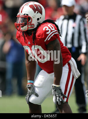 23 avril 2011 - Madison, Wisconsin, États-Unis - Wisconsin Badgers tournant retour Zach Brown (30) au cours de la jeu de ressort du Wisconsin au Camp Randall Stadium à Madison, Wisconsin. (Crédit Image : © John Fisher/ZUMAPRESS.com) Southcreek/mondial Banque D'Images