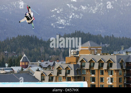 23 avril 2011 - Whistler, Colombie-Britannique, Canada - Jacob Wester # 1 de Taby Sweeden hits le 70pied descendre sur l'un de sa pratique s'exécute au cours de la WSI Big Air contest le samedi à Whistler (crédit Image : © James Healey/ZUMAPRESS.com) Southcreek/mondial Banque D'Images