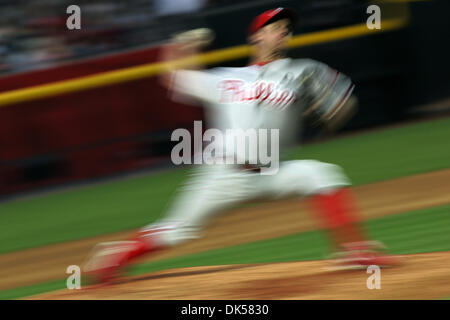 Avril 26, 2011 - Phoenix, Arizona, États-Unis - le lanceur des Phillies de Philadelphie Roy Oswalt (44) offre une hauteur de 7-5 au cours d'une perte pour l'Arizona Diamondbacks à Chase Field à Phoenix, Arizona. (Crédit Image : © inférieur gène/global/ZUMAPRESS.com) Southcreek Banque D'Images