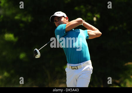 29 avril 2011 - Avondale, Louisiane, États-Unis - Camilo Villegas frappe un coup de départ au cours de la deuxième ronde de la Classique Zurich détenu à la Louisiane de PTC à Avondale, en Louisiane. (Crédit Image : © Stacy Revere/ZUMAPRESS.com) Southcreek/mondial Banque D'Images