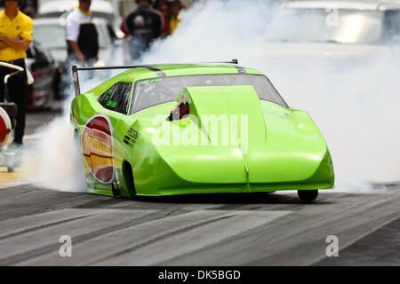 30 avril 2011 - Houston, Texas, États-Unis - Puce King (213) fait une passe de qualification au cours de l'O'Reilly Auto Parts ressortissants du printemps à la Pourpre Royale Raceway de Baytown, au Texas. (Crédit Image : © Dan Wozniak/ZUMAPRESS.com) Southcreek/mondial Banque D'Images